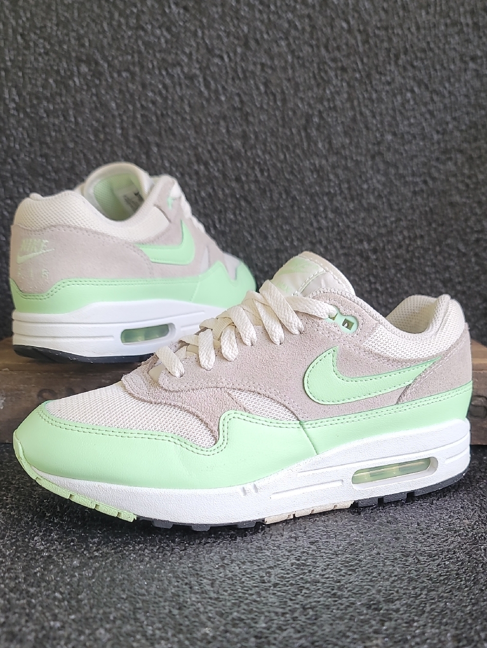 Nike Air Max 1 "Vapor Green" Wmns 8 Fast Shipper